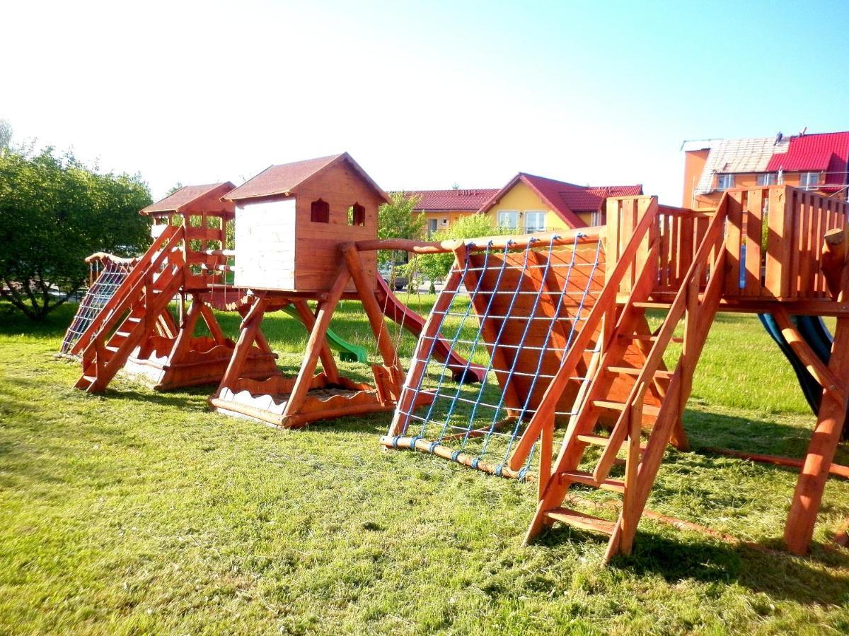 Osrodek Wczasowo-Kolonijny Bazylak Rewal Bed and Breakfast Exterior foto